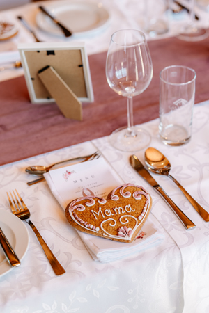 Personalized table settings at an alternative wedding