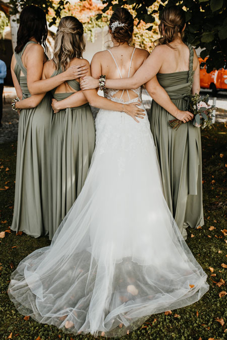 Bridesmaids in a Symbolic Ceremony: The Bride’s Closest Confidantes