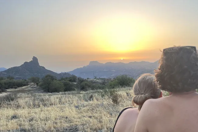 Sonnenuntergang in Finca La Isa mit dem Roque Bentayga im Hintergrund – perfekter Ort für eine Naturhochzeit