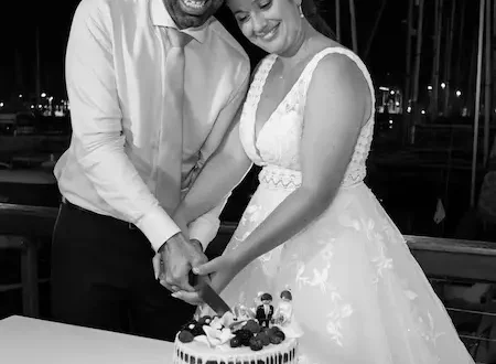 Hochzeitstorte anschneiden