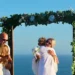 Innige Umarmung nach einer freier Trauung auf Gran Canaria